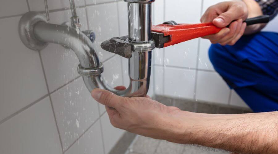 Expert burst pipe repair services in Biggsville, IL